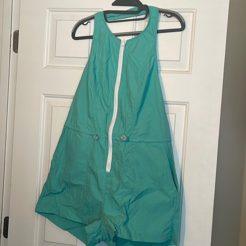 Halter romper, sporty look
